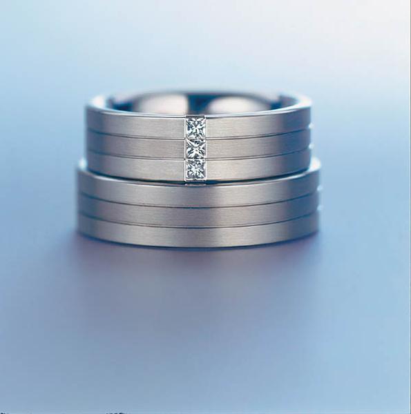 PLATINUM AND WHITE GOLD WEDDING RING WITH DIAMONDS - 65MM RING ON TOP