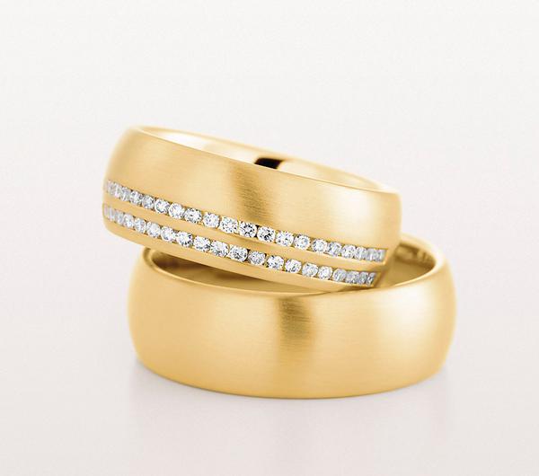 14K YELLOW GOLD WITH SATIN FINISH AND DOUBLE ROW OF DIAMONDS 75MM - RING ON TOP