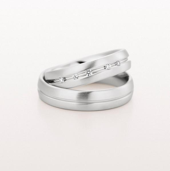 WEDDING RING SATIN FINISH WITH CENTER GROOVE 5MM - RING ON BOTTOM