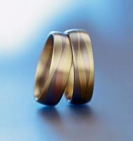 WEDDING RING WITH PINK, YELLOW AND WHITE GOLD IN FLOWING PATERN 6MM - RING ON LEFT