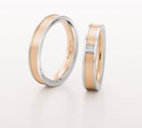 WEDDING RING SATIN FINISH ROSE WITH WITH WHITE EDGES AND DIAMOND 45MM - RING ON RIGHT